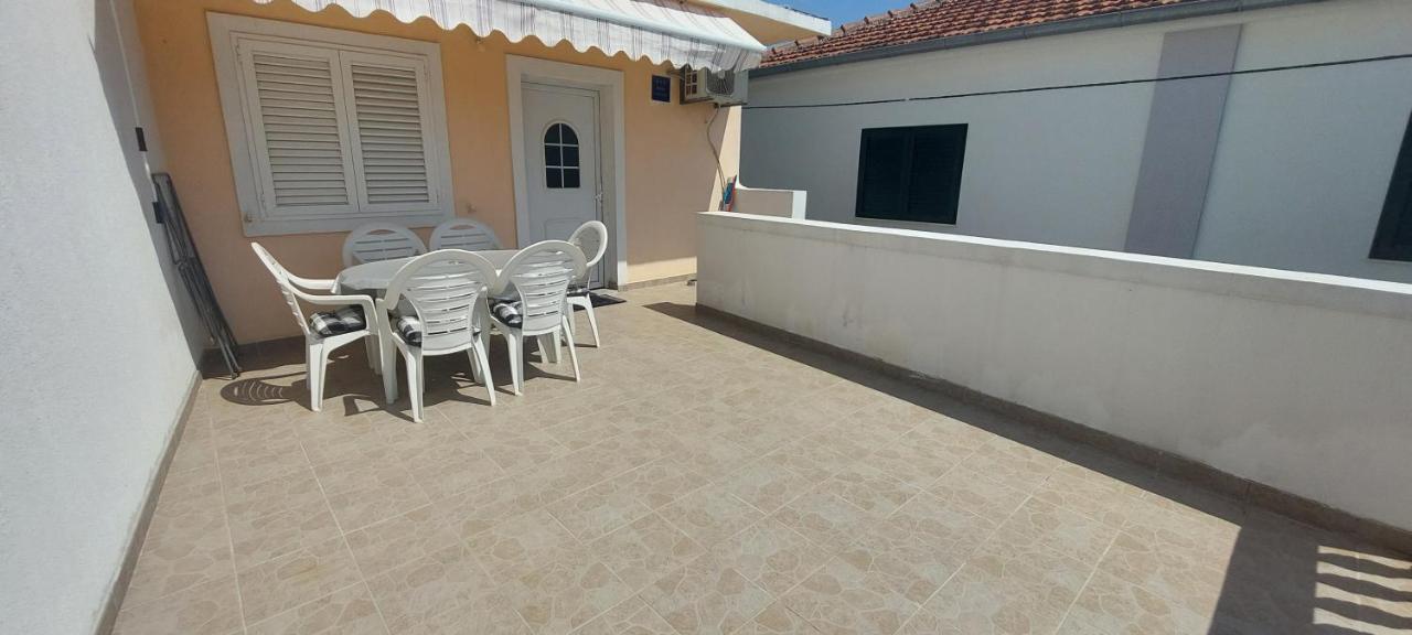 Apartment Zana Pirovac Luaran gambar