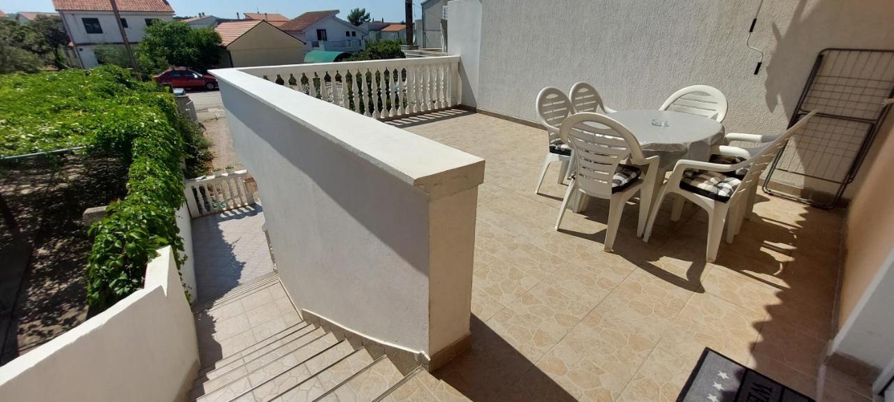 Apartment Zana Pirovac Luaran gambar