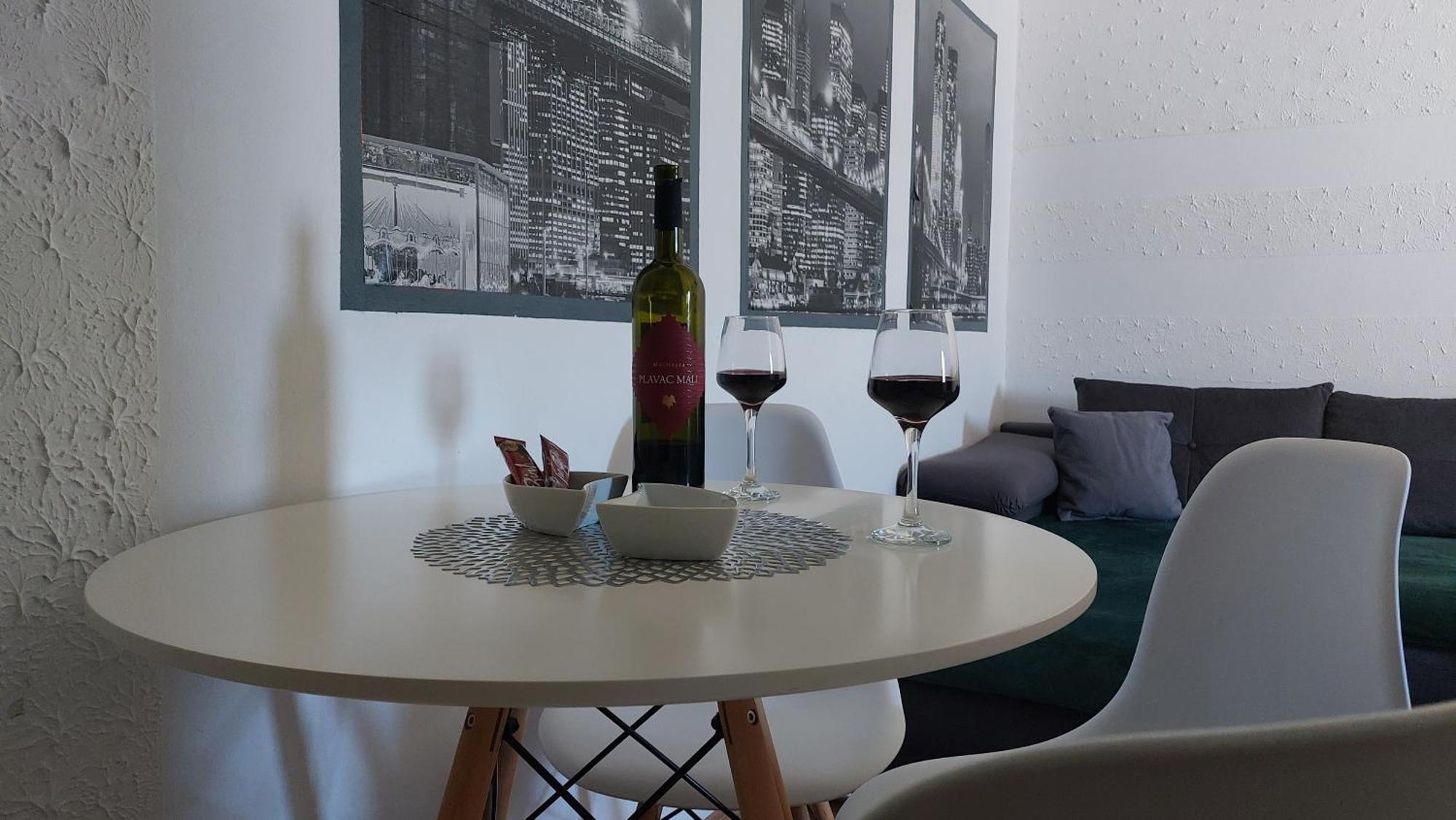 Apartment Zana Pirovac Luaran gambar